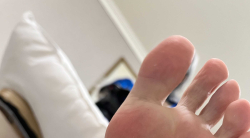 超美coser银狼小姐姐玉足把玩直拍