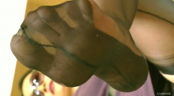 【Goddess Leyla】UnderMySexyNylonFeet