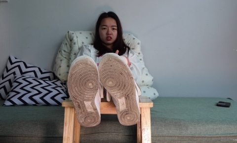 疯狂挠淇淇的美脚