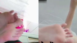 【自整理】网红小主播露脸大方展示自己脚心超诱人