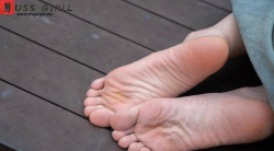 【裸足】纯欲天花板舞蹈艺术系系花阳阳牛仔长裙公园嫩足写真(4)【97P】