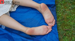 【裸足】纯欲小清新女神不叶草坪玩耍不经意间展露白嫩脚丫子【112P】