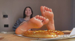 【CJ美食足模摄影】阳阳42码大脚踩披萨