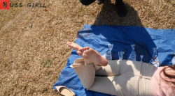 【裸足】2025纯欲新巅峰音乐老师小文文校园操场斯文腼腆地展示嫩白美足(5)【72P】