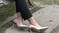 （自由职业妍妍）模拍系列之三十五：诱惑丝脚在我腿上大展示！