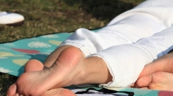 尚未被深度开发的纯天然少女精品玉足 第二套 35P