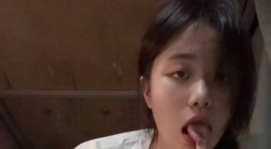 套路忽悠大二女生宿舍自拍黑丝美足1